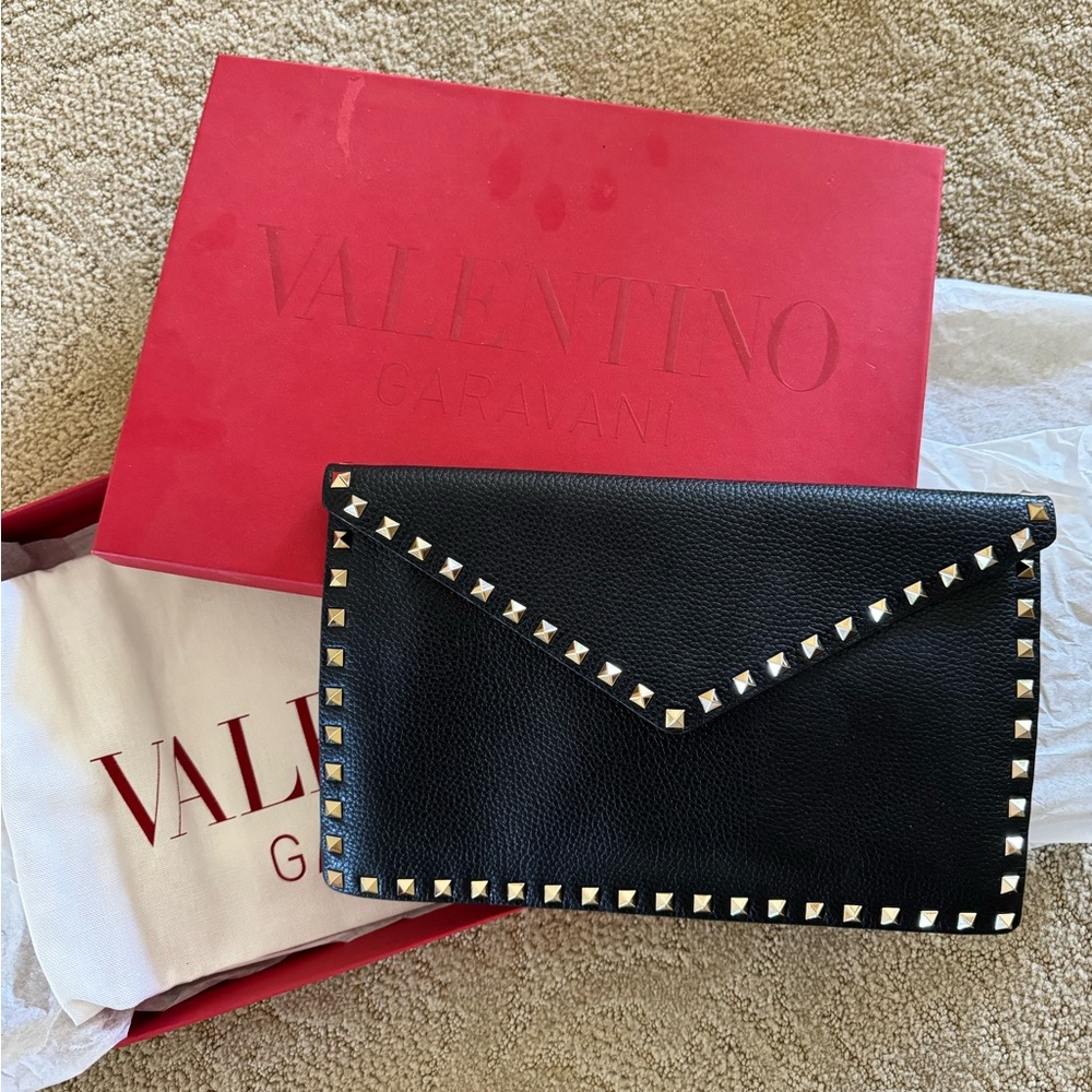 AUTH Valentino Rockstud Envelope Pouch - Black Grainy Leather